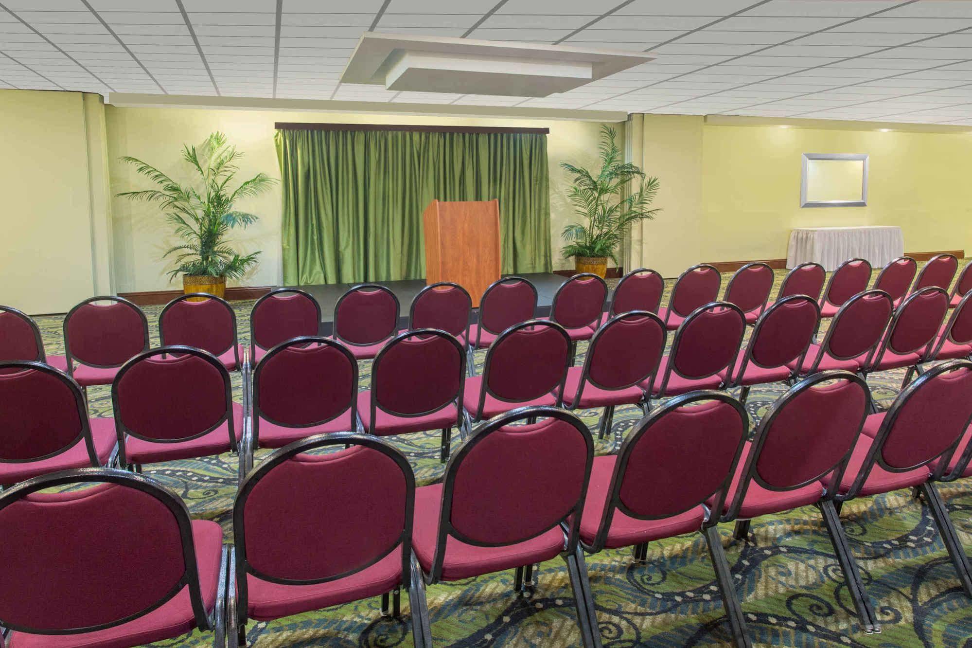 Ramada Miami Airport North Hotel Hialeah Exterior photo